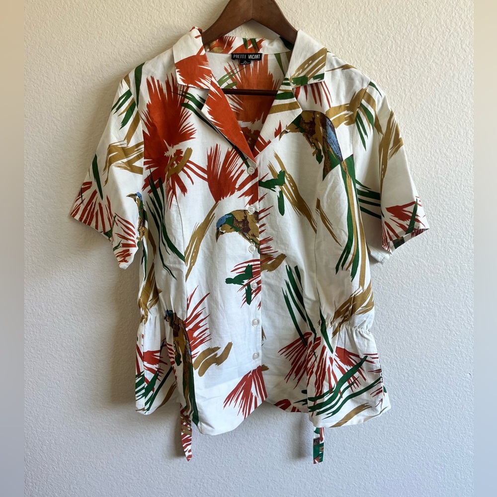 PRETTY VACANT Short Sleeve Button Down Peplum Waist Tie-Back Blouse Tropical